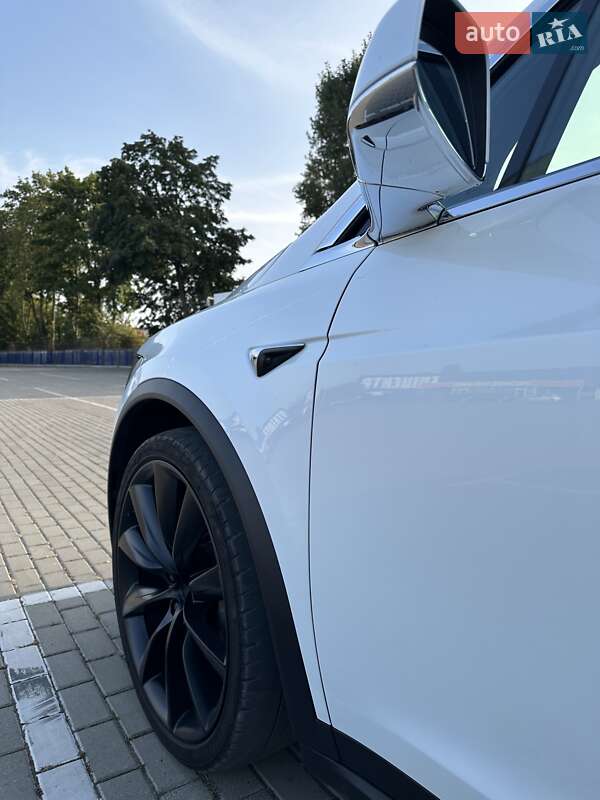 Позашляховик / Кросовер Tesla Model X 2018 в Тернополі