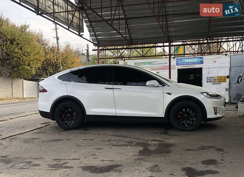 Внедорожник / Кроссовер Tesla Model X 2017 в 