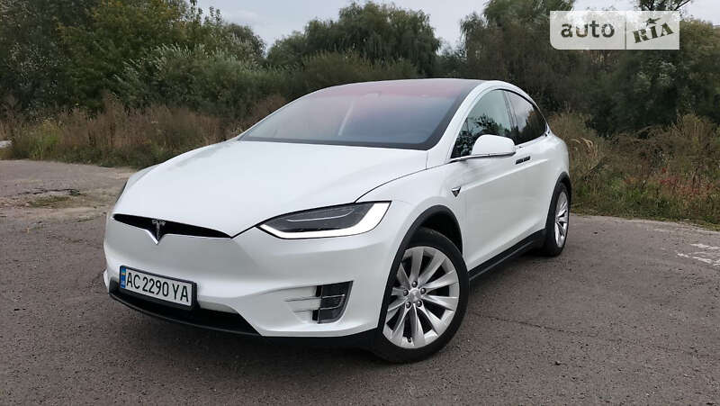 Позашляховик / Кросовер Tesla Model X 2017 в Луцьку
