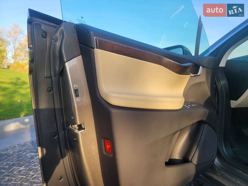 Внедорожник / Кроссовер Tesla Model X 2016 в Днепре