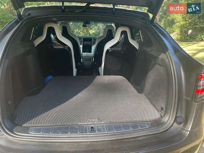 Позашляховик / Кросовер Tesla Model X 2017 в Києві