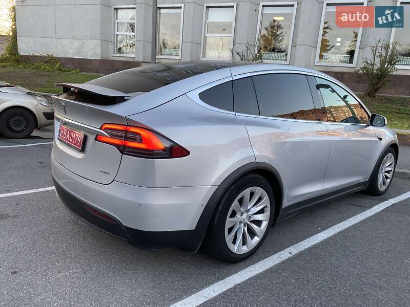 Позашляховик / Кросовер Tesla Model X 2018 в Вінниці