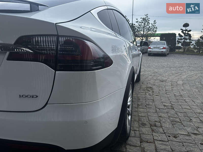 Позашляховик / Кросовер Tesla Model X 2018 в Львові