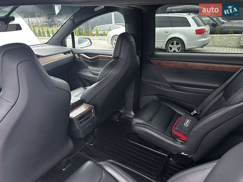 Позашляховик / Кросовер Tesla Model X 2018 в Львові