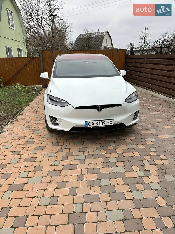 Tesla Model X 2020