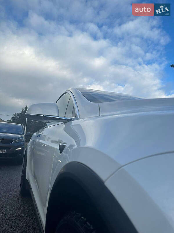 Позашляховик / Кросовер Tesla Model X 2019 в Києві