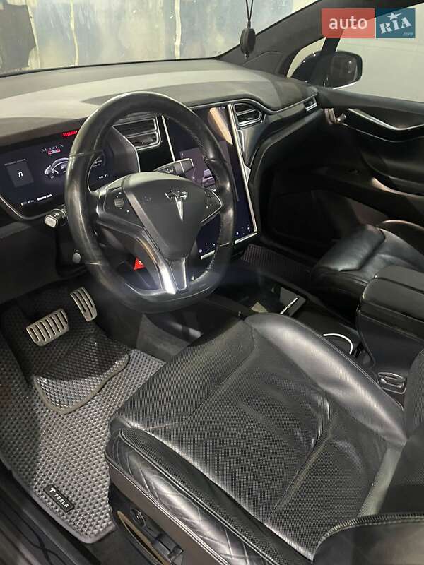 Внедорожник / Кроссовер Tesla Model X 2016 в Черновцах