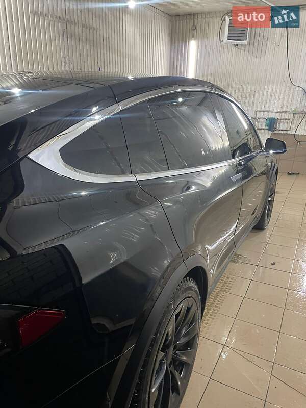 Внедорожник / Кроссовер Tesla Model X 2016 в Черновцах