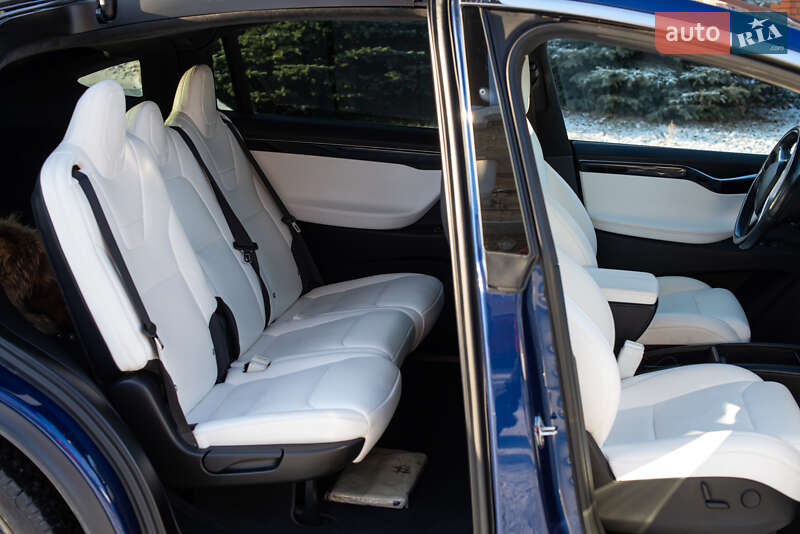 Позашляховик / Кросовер Tesla Model X 2017 в Дніпрі
