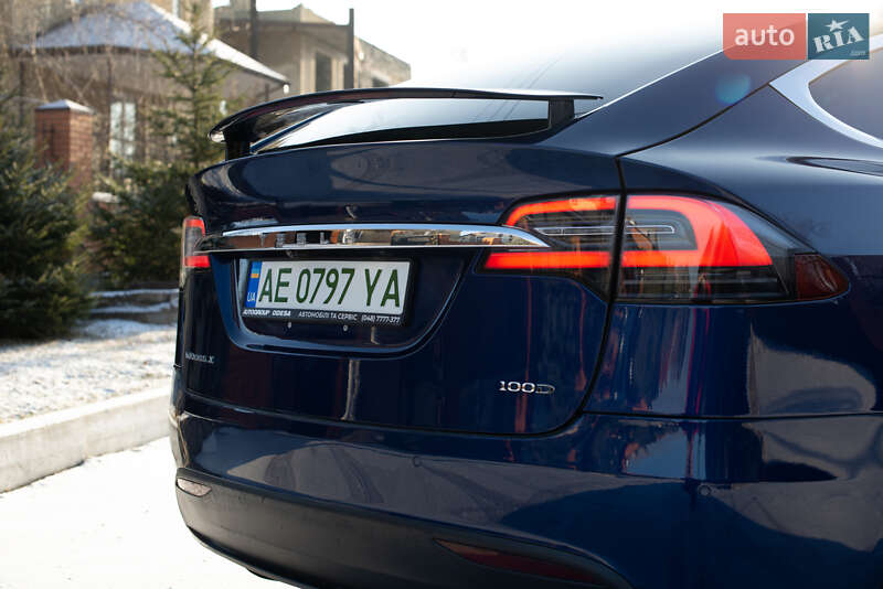 Позашляховик / Кросовер Tesla Model X 2017 в Дніпрі