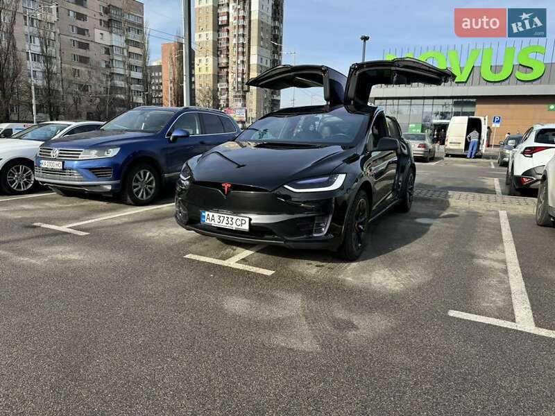 Позашляховик / Кросовер Tesla Model X 2017 в 