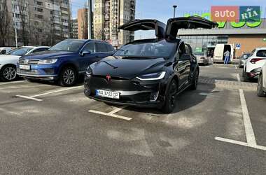 Позашляховик / Кросовер Tesla Model X 2017 в 