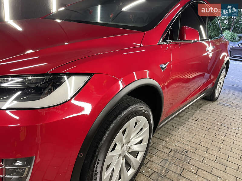 Позашляховик / Кросовер Tesla Model X 2017 в Львові