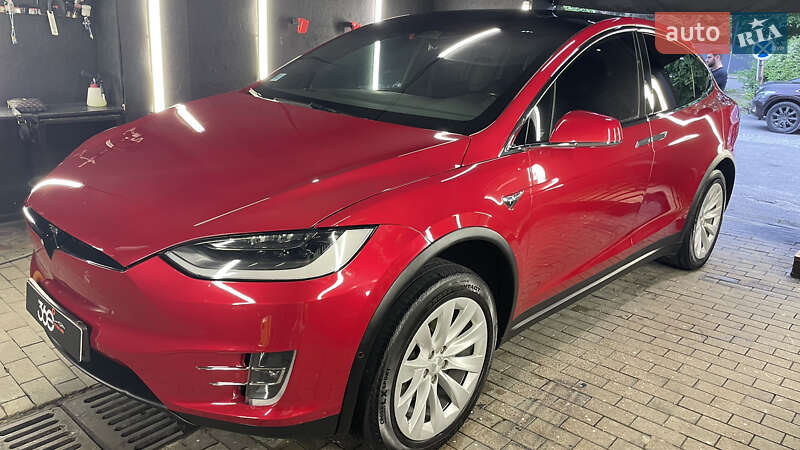 Позашляховик / Кросовер Tesla Model X 2017 в Львові