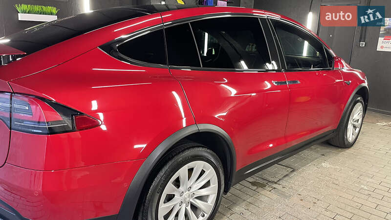Позашляховик / Кросовер Tesla Model X 2017 в Львові