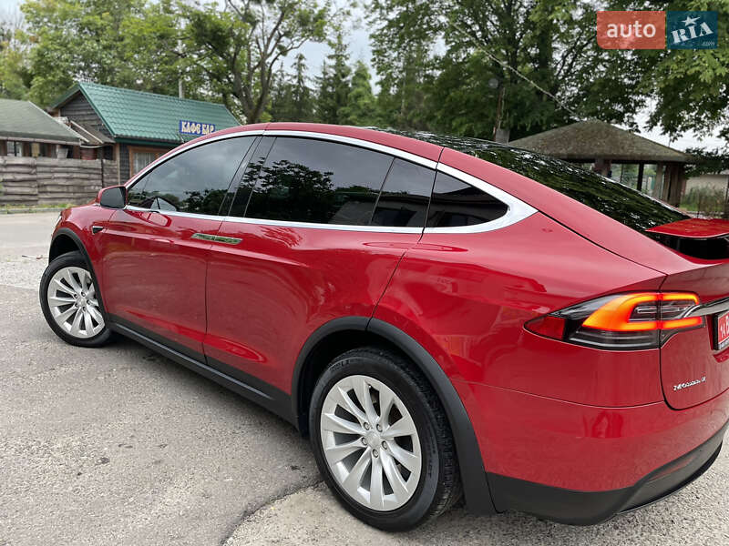 Позашляховик / Кросовер Tesla Model X 2017 в Львові