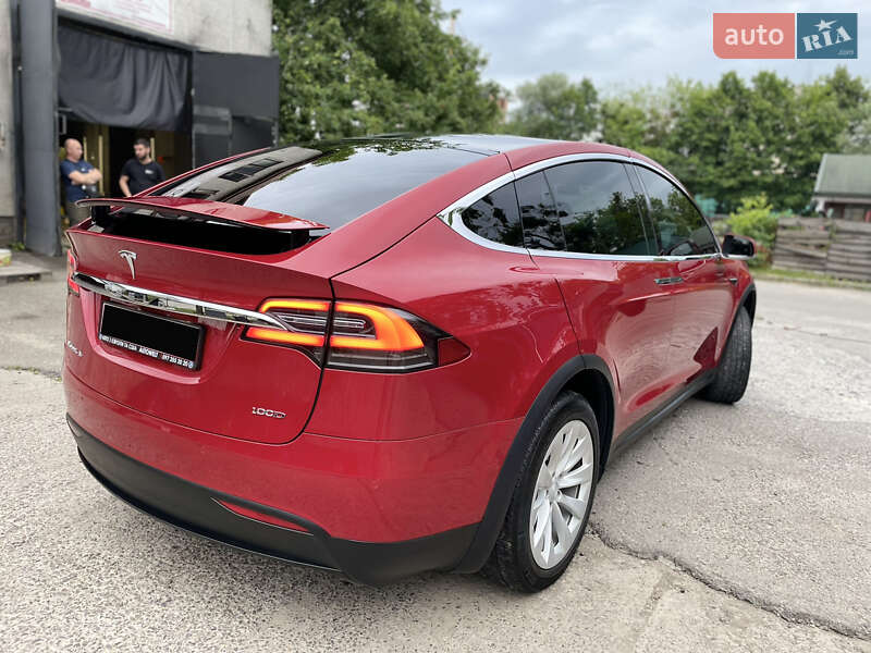 Позашляховик / Кросовер Tesla Model X 2017 в Львові
