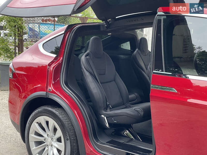 Позашляховик / Кросовер Tesla Model X 2017 в Львові