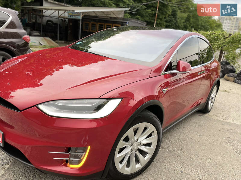 Позашляховик / Кросовер Tesla Model X 2017 в Львові