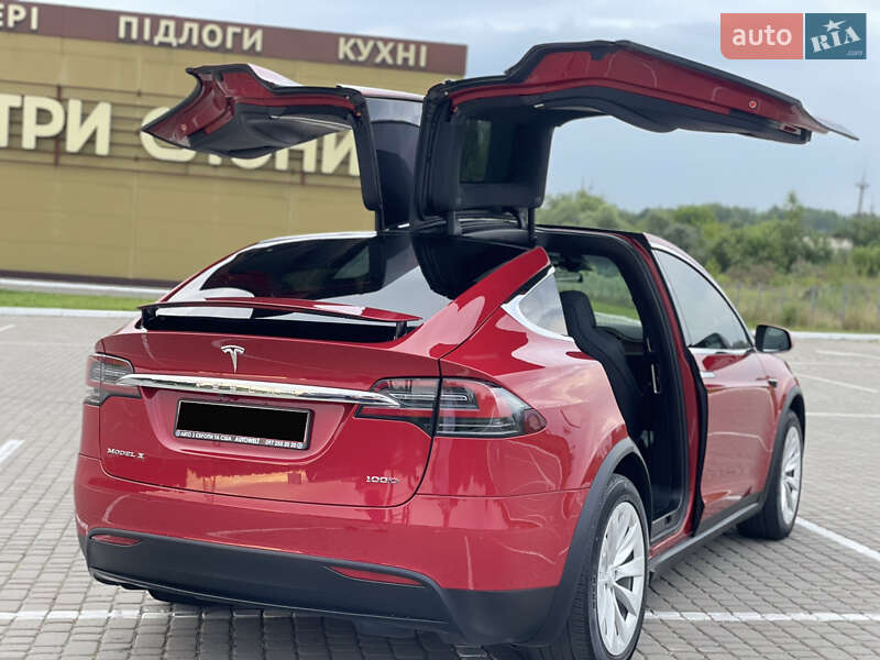 Позашляховик / Кросовер Tesla Model X 2017 в Львові