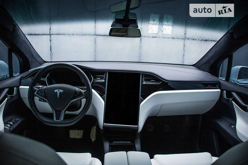 Позашляховик / Кросовер Tesla Model X 2020 в Дніпрі