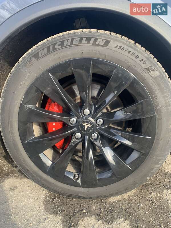 Позашляховик / Кросовер Tesla Model X 2019 в П'ятихатках