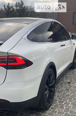 Позашляховик / Кросовер Tesla Model X 2017 в Полтаві
