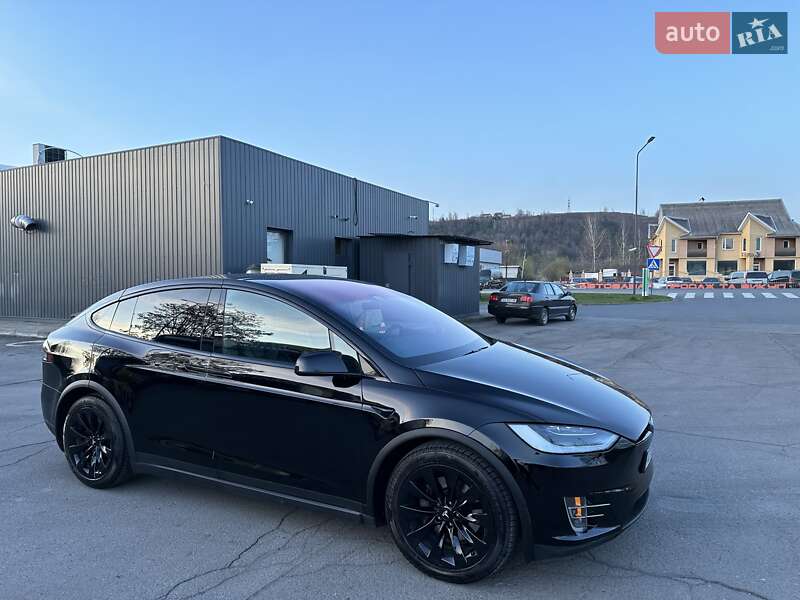 Позашляховик / Кросовер Tesla Model X 2018 в Тячеві