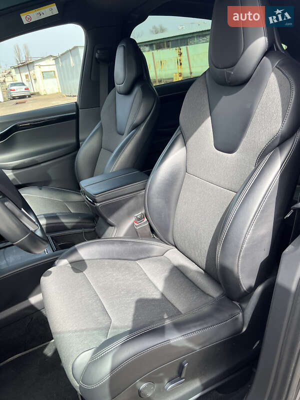 Позашляховик / Кросовер Tesla Model X 2018 в Києві