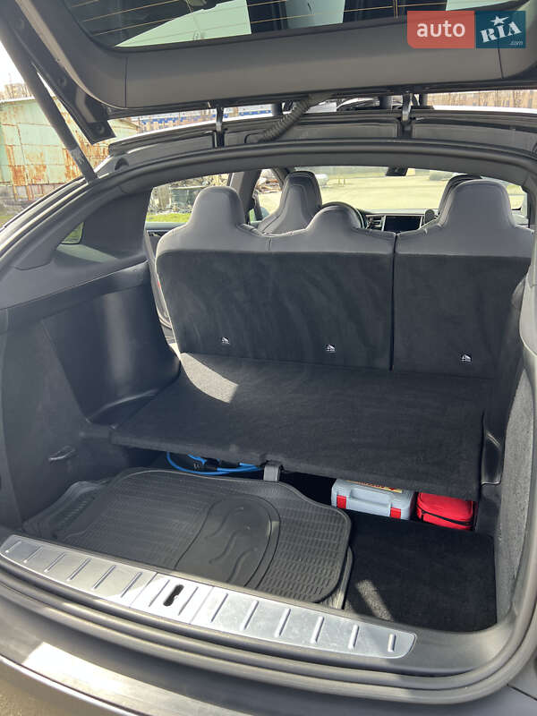 Позашляховик / Кросовер Tesla Model X 2018 в Києві