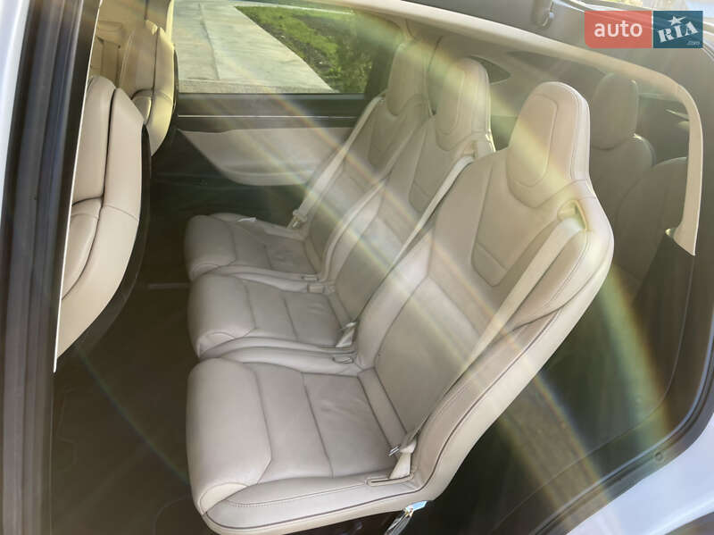 Внедорожник / Кроссовер Tesla Model X 2016 в Черновцах