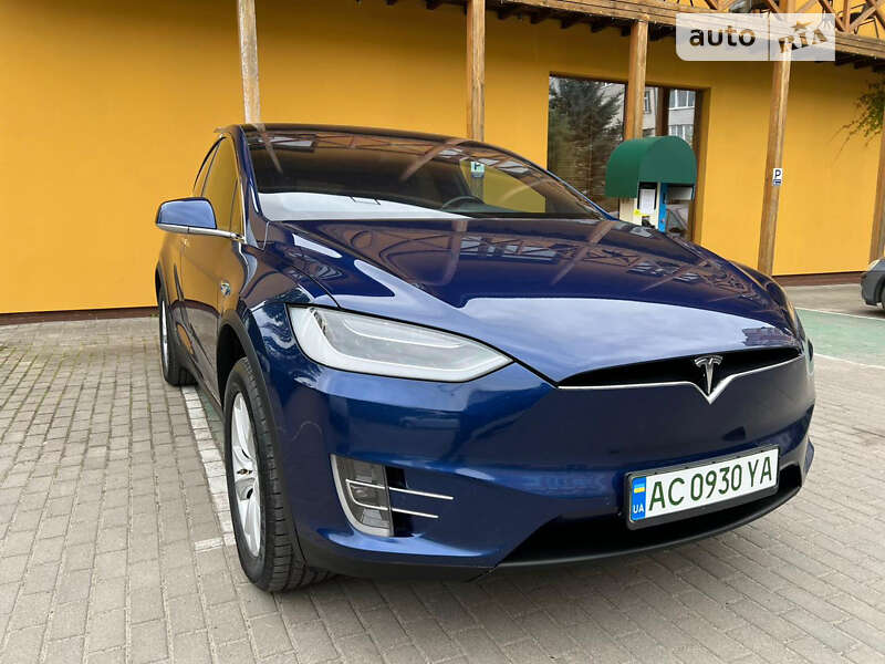 Позашляховик / Кросовер Tesla Model X 2017 в Луцьку