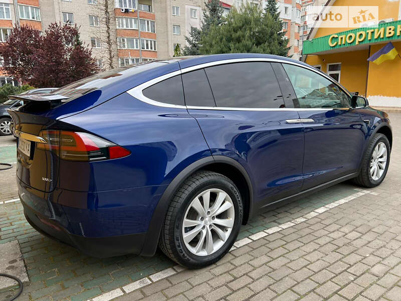 Позашляховик / Кросовер Tesla Model X 2017 в Луцьку
