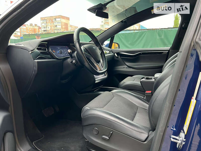 Позашляховик / Кросовер Tesla Model X 2017 в Луцьку