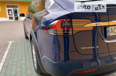 Позашляховик / Кросовер Tesla Model X 2017 в Луцьку