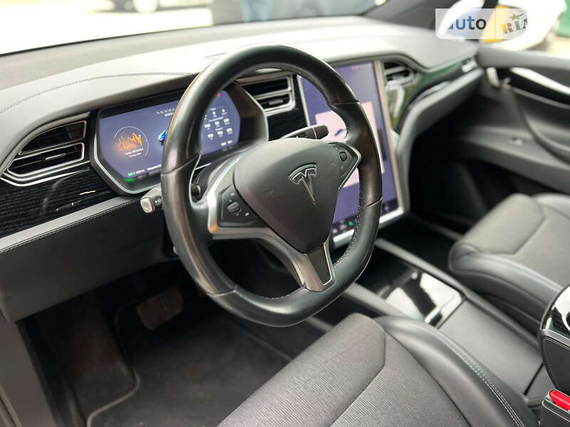 Позашляховик / Кросовер Tesla Model X 2017 в Луцьку