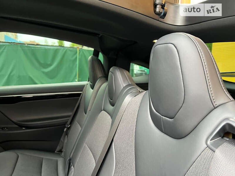 Позашляховик / Кросовер Tesla Model X 2017 в Луцьку