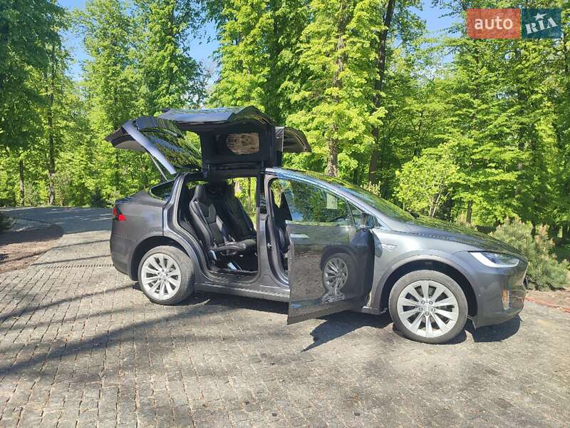 Позашляховик / Кросовер Tesla Model X 2016 в Києві