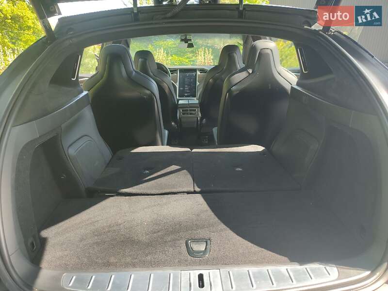 Позашляховик / Кросовер Tesla Model X 2016 в Києві