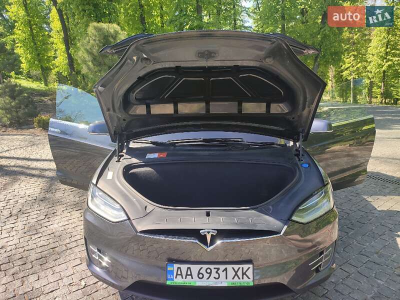 Позашляховик / Кросовер Tesla Model X 2016 в Києві