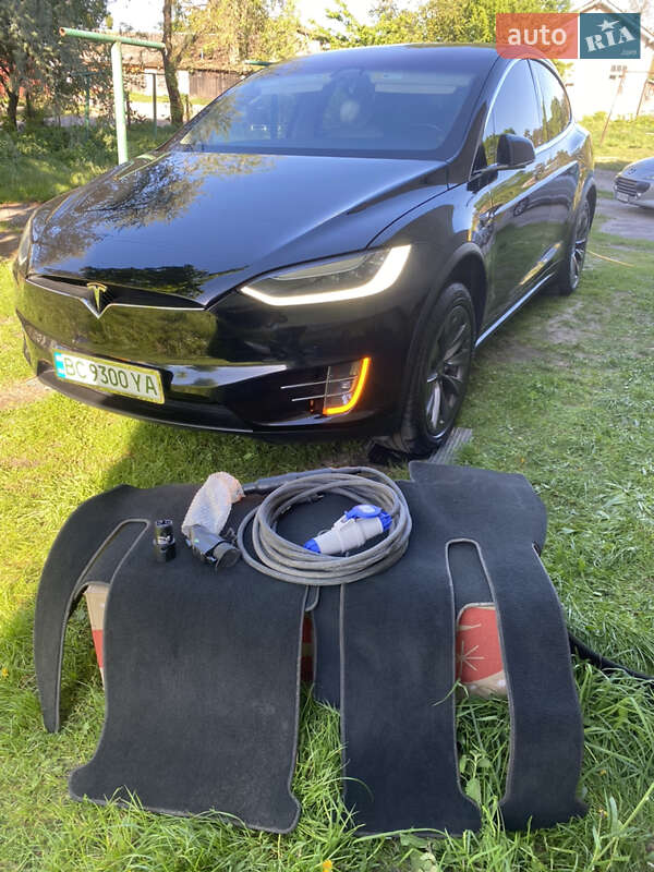 Внедорожник / Кроссовер Tesla Model X 2017 в Жовкве