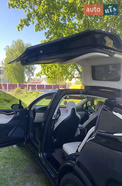 Позашляховик / Кросовер Tesla Model X 2017 в 