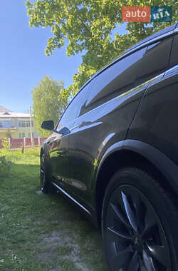 Позашляховик / Кросовер Tesla Model X 2017 в 