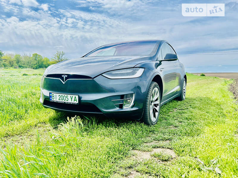 Позашляховик / Кросовер Tesla Model X 2017 в 