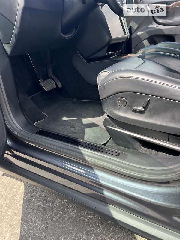 Внедорожник / Кроссовер Tesla Model X 2018 в Киеве