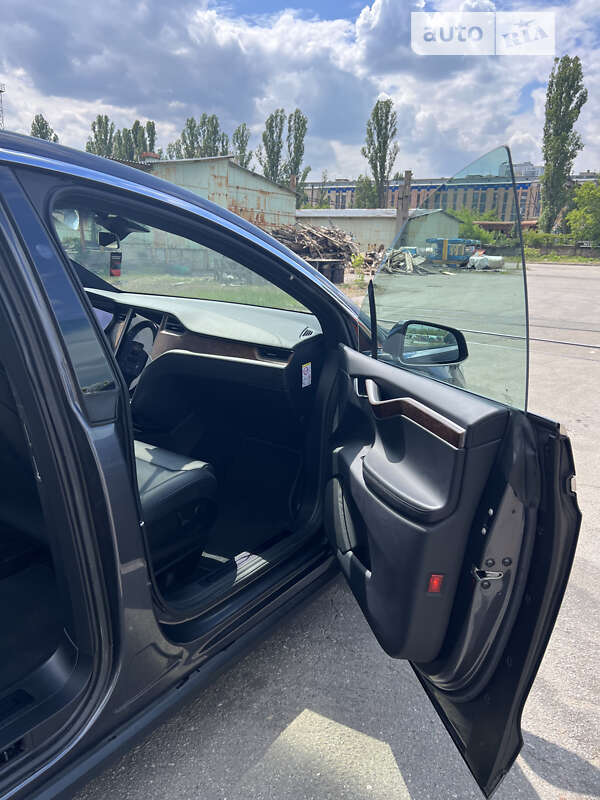 Внедорожник / Кроссовер Tesla Model X 2018 в Киеве