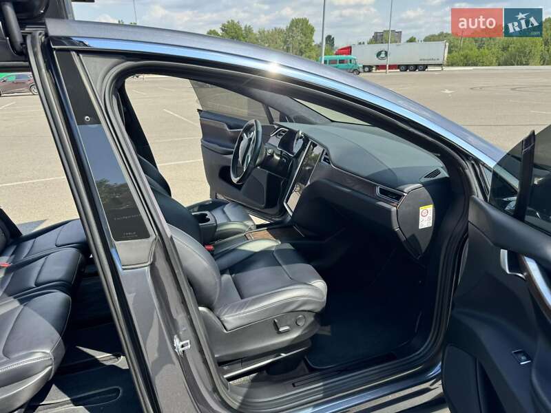 Позашляховик / Кросовер Tesla Model X 2017 в Києві