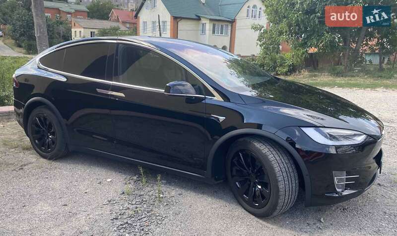 Позашляховик / Кросовер Tesla Model X 2017 в 