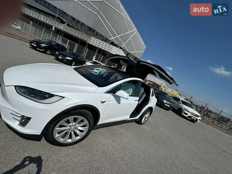 Позашляховик / Кросовер Tesla Model X 2018 в Львові