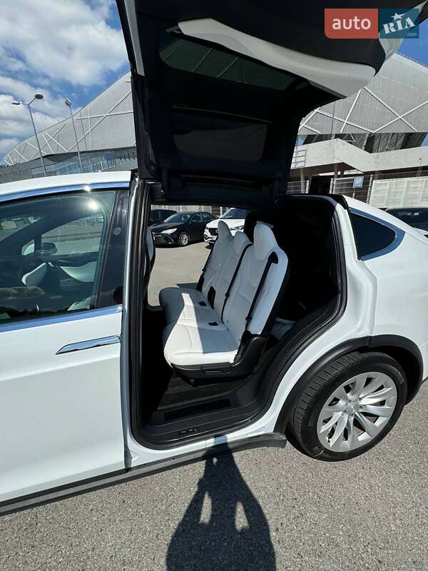 Позашляховик / Кросовер Tesla Model X 2018 в Львові